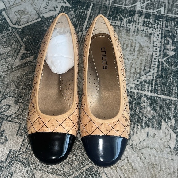 Chico’s Women's Sable Natural Cork and Black Flats size 9 - Picture 3 of 8